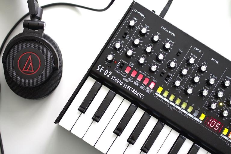 conspiracy Soon commonplace Exclusive Review: Roland SE-02 Analog Synth