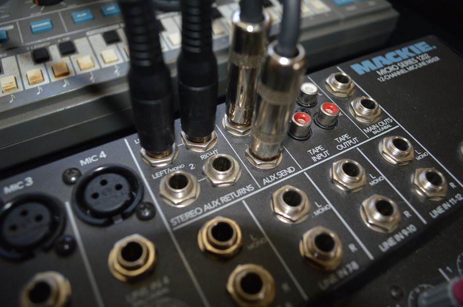 Strategies for Using a Mixer with MIDI Hardware and a DAW : Ask.Audio