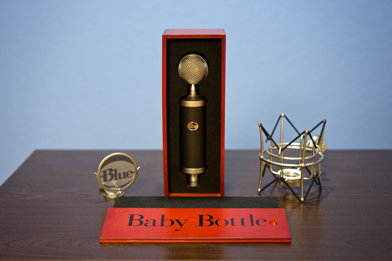 The Baby Bottle's unique look extends to its vintage packaging and shock mount.