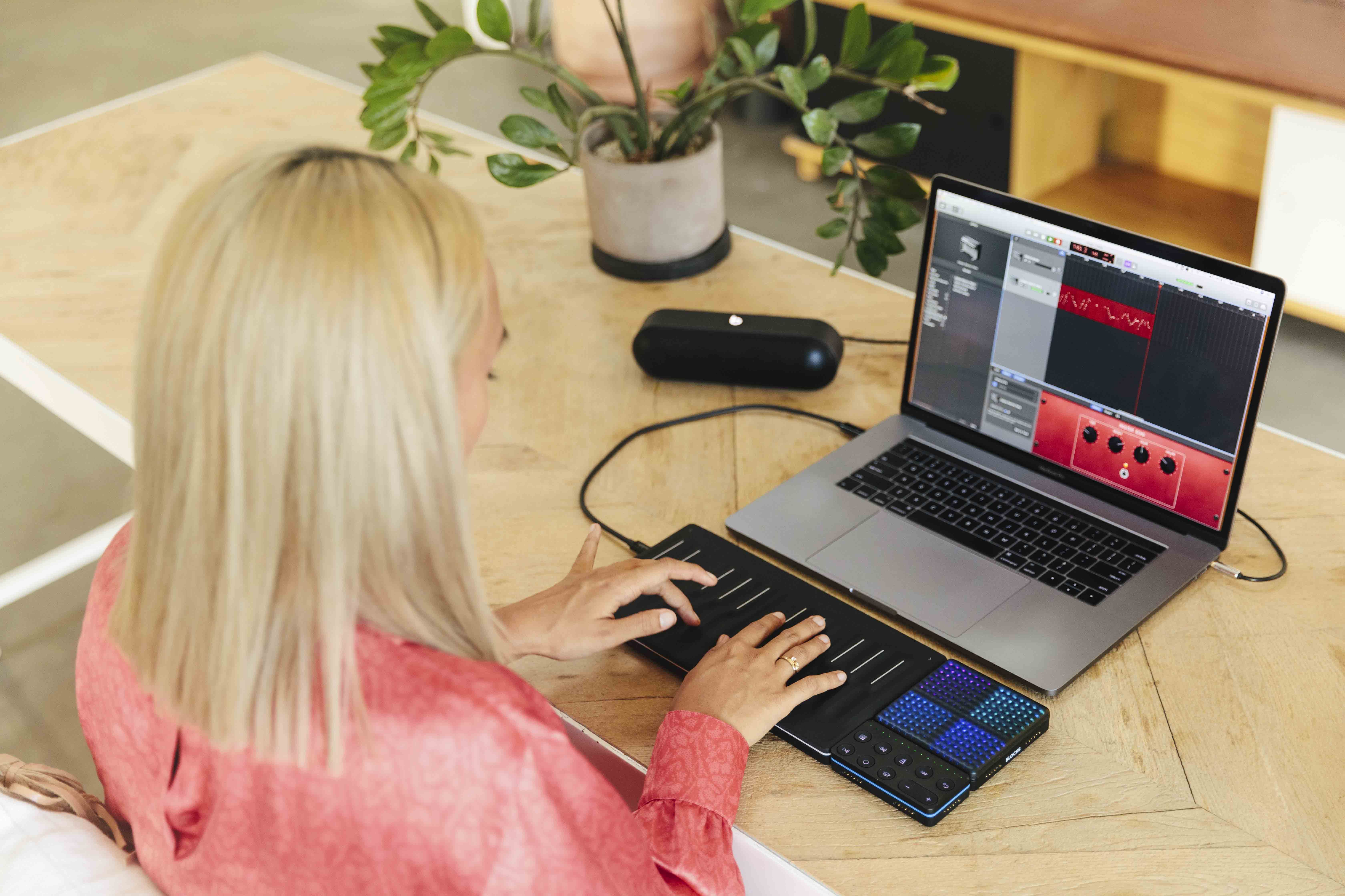 ROLI's Songmaker Kit GarageBand Edition Is A World's First. Here's Why