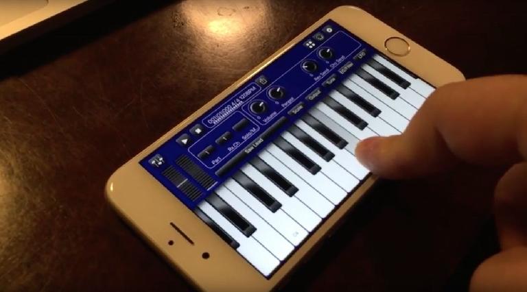 bismark synth on iPhone 6S showing how 3D touch can be used to control Aftertouch.