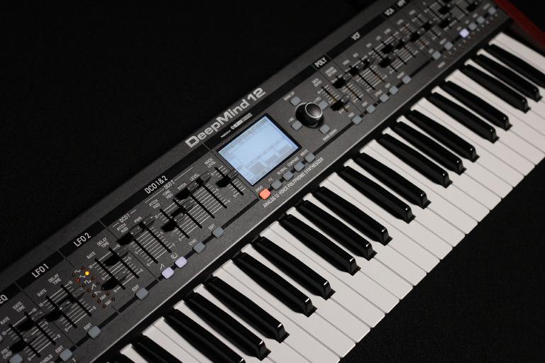 Behringer Deepmind 12