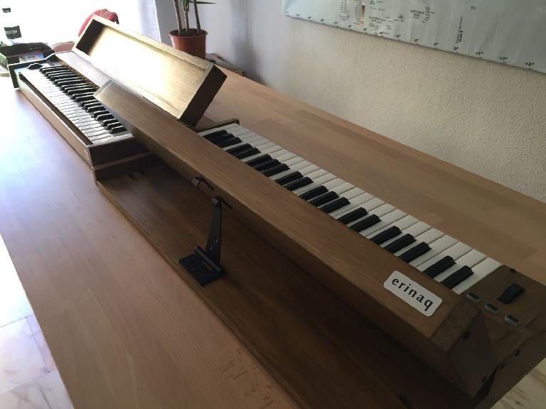 midi keyboard wooden keys