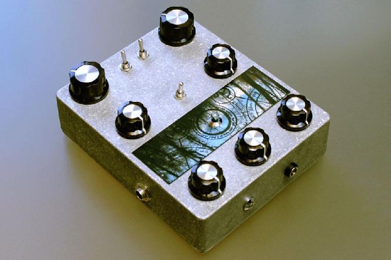 The ‘Light Echo’ DIY synth, which uses a set of potentiometers and toggle switches to control the parameters of its synthesis engine. Source: http://diysynth.blogsport.de/2012/04/21/diy-light-echo-synth/