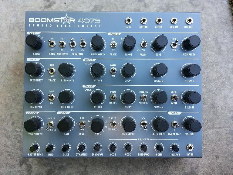 SE Electronics Boomstar in its blue Arp flavour