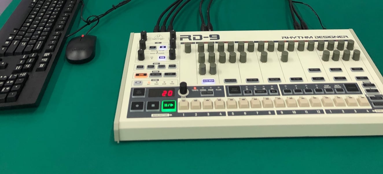 Behringer RD-9 vs. Roland TR-909 