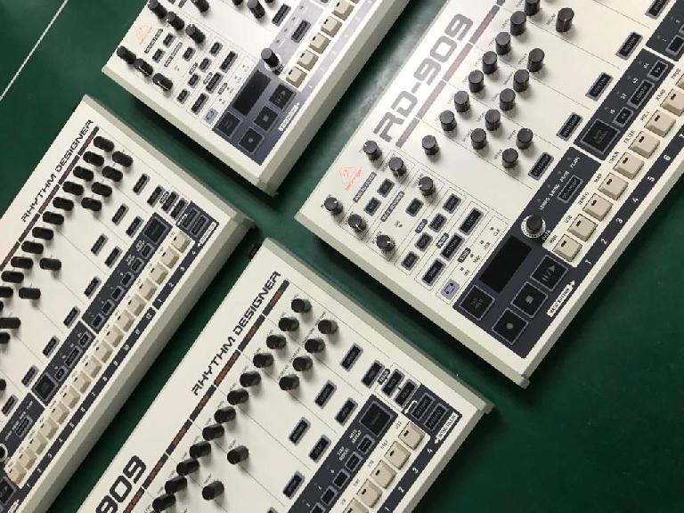 Roland tr deals 909 price