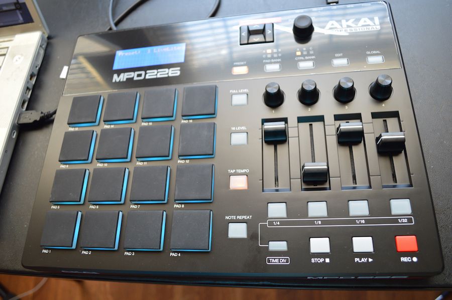 akai pro mpd218