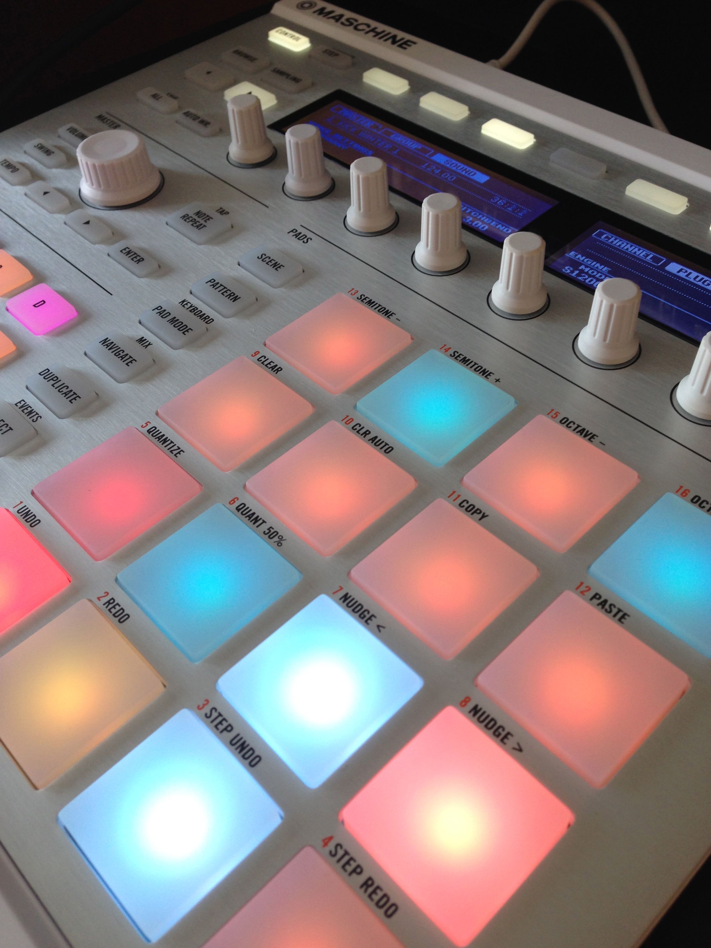 Native Instruments Maschine Mk3 DJ Controller : : Musical